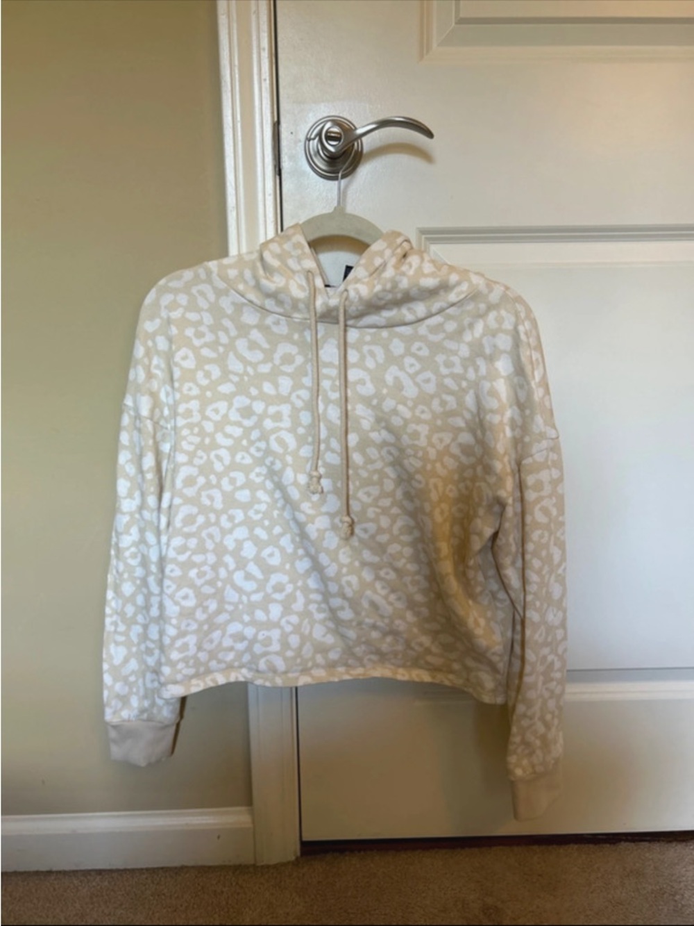 Forever 21 Cheetah Print Cropped Hoodie